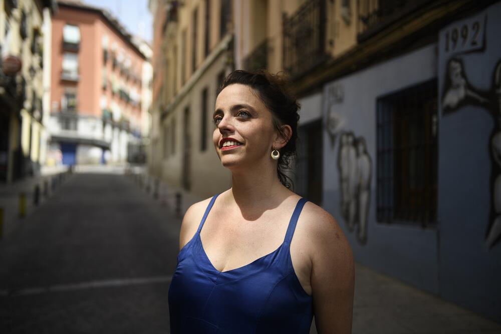 Laura Casielles en el madrileño bario de Lavapiés. Álvaro Minguito 